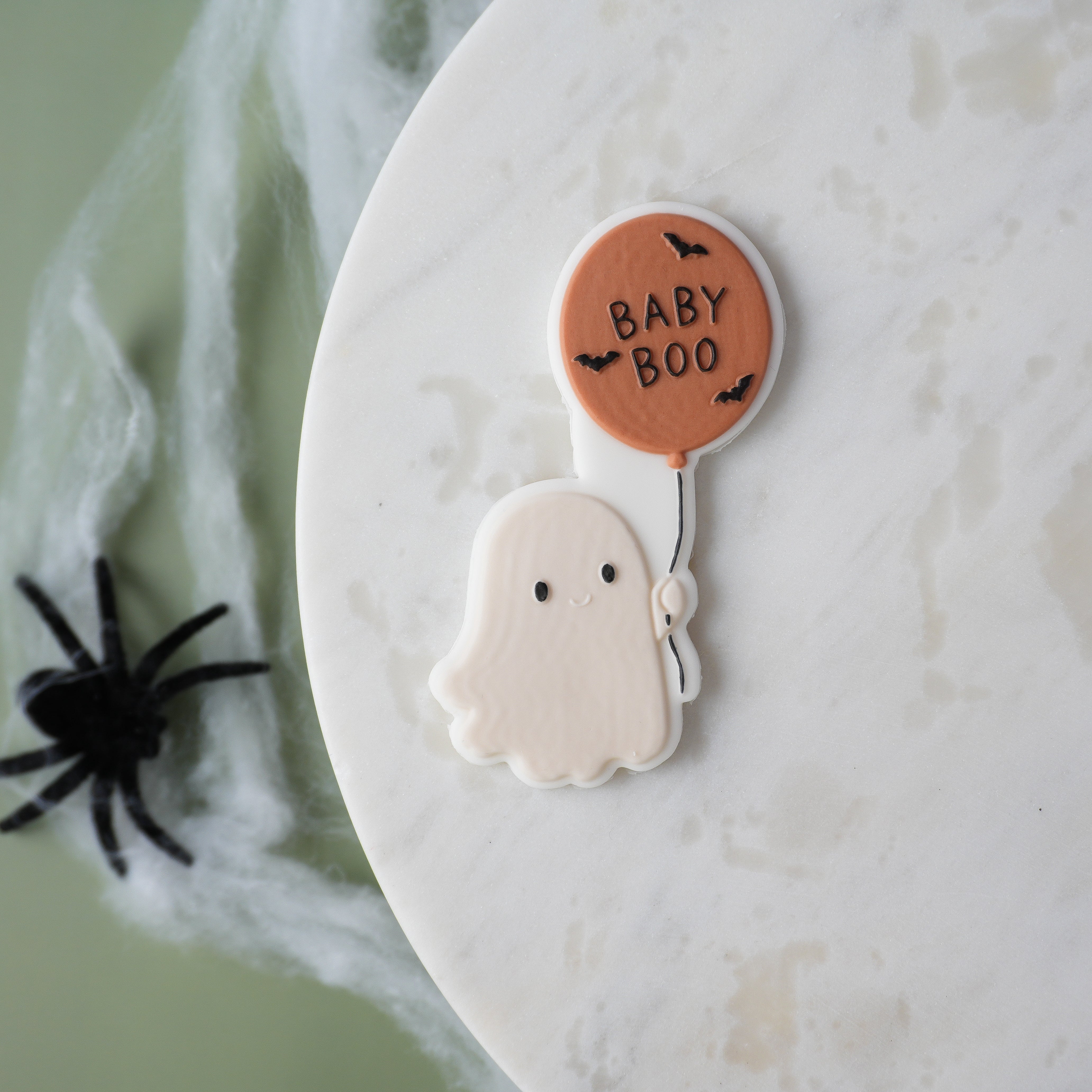 Geist mit Baby-Boo-Ballon